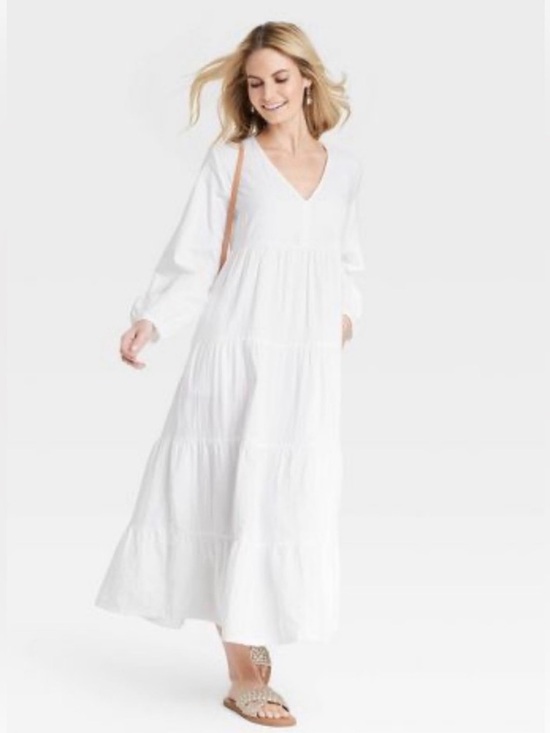 Universal Thread Dresses & Skirts - Universal Thread White V-Neck Tiered Maxi Dress. Size M